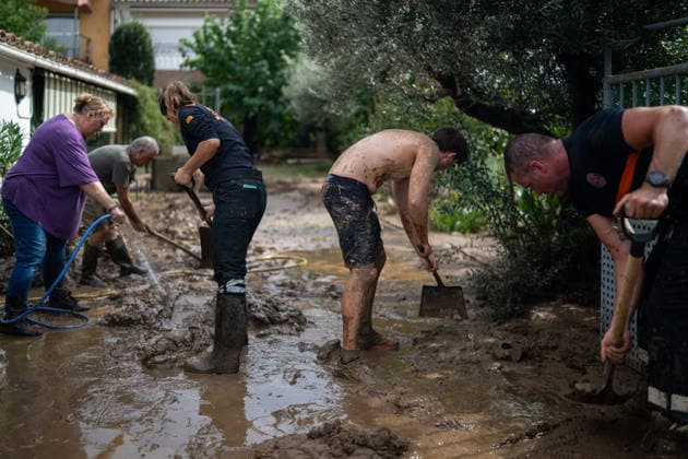 Heavy rains in Catalonia leave two dead and the Besòs River at risk of flooding. Residents clean up the mud that has accumulated in the streets and homes due to the torrential rains, on October 4, 2026, in Montornès del Vallès, Barcelona, Catalonia, Spain. The storm hitting Catalonia has left two people dead in the region. The president of the Generalitat, Salvador Illa, reported the death in Tordera of a 75-year-old man, who was at a campground and was reportedly struck by a collapsing wall. The second victim is a person who had been missing and was found in Montornès del Vallès. Emergency services are searching for another missing person in Riera de Pineda de Mar. The rains and storms have put eleven autonomous communities on alert this Copyright: xLorenaxSopênax 7819977