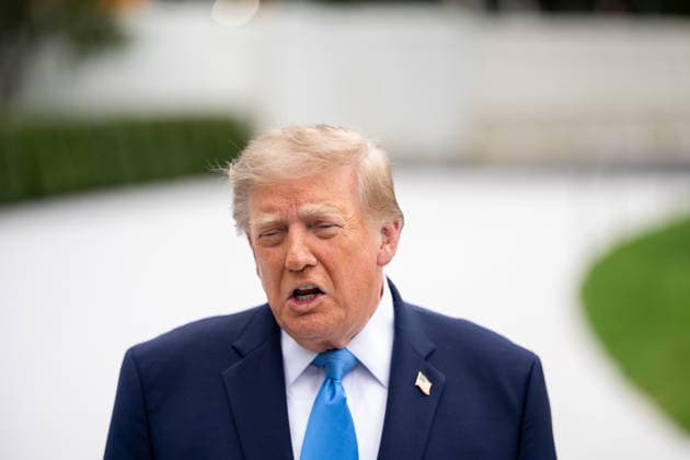 October 3, 2026, Washington, Dc, USA: President Donald Trump departs the White House for a trip to Dayton, OH on October 3, 2026. Washington USA - ZUMAl312 20261003_znp_l312_013 Copyright: xAndrewxLeydenx