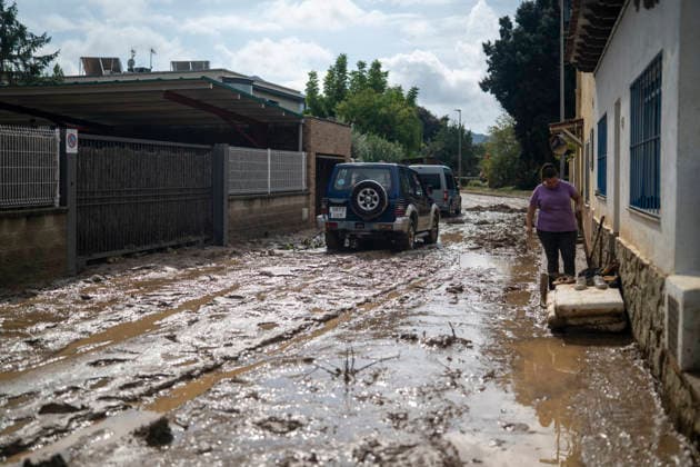 Heavy rains in Catalonia leave two dead and the Besòs River at risk of flooding. Residents clean up the mud that has accumulated in the streets and homes due to the torrential rains, on October 4, 2026, in Montornès del Vallès, Barcelona, Catalonia, Spain. The storm hitting Catalonia has left two people dead in the region. The president of the Generalitat, Salvador Illa, reported the death in Tordera of a 75-year-old man, who was at a campground when a wall reportedly collapsed on him. The second victim is a person who had been reported missing and was found in Montornès del Vallès. Emergency services are searching for another missing person in Riera de Pineda de Mar. The rains and storms have put eleven autonomous communities on alert thi Copyright: xLorenaxSopênax 7820135