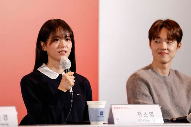The Table: Day and Night cast at Busan International Film Festival South Korean actor Jeon So-young (L) speaks during a press conference for The Table: Day and Night, the opening film of the 31st Busan International Film Festival (BIFF), at the Busan Cinema Center in Busan, South Korea, on October 06, 2026. Busan South Korea Copyright: xMatrixxImages JungxUi-Chelx