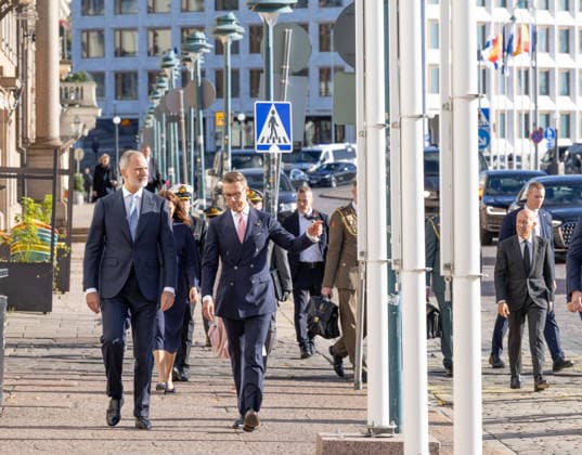 October 6, 2026, Helsinki, Uusimaa, Finland: King Felipe VI, Alexander Stubb, Spain, Finland, Helsinki, Pohjoisesplanadi, Helsinki City Hall, state visit, Spanish royal family, president, diplomacy, walking, kuningas Felipe VI, Espanja, Suomi, Helsingin kaupungintalo, valtiovierailu, Espanjan kuningasperhe, presidentti, diplomatia, kavely Helsinki Finland - ZUMAt172 20261006_zip_t172_040 Copyright: xJosexTabaresx