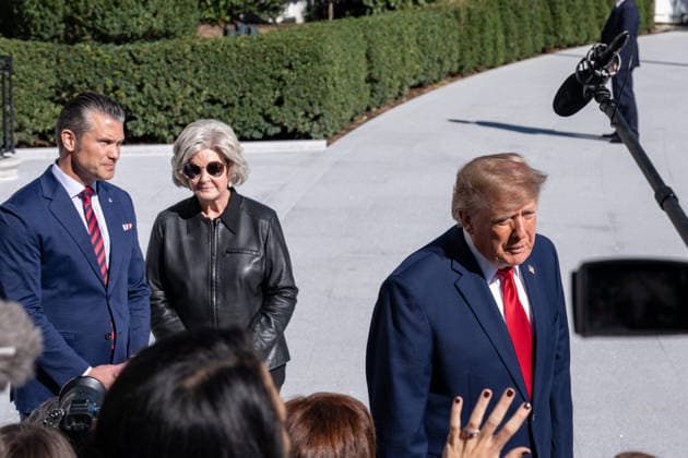 October 6, 2026, Washington, Dc, USA: President Donald Trump departs the White House for a trip to Baltimore on October 6, 2026. President Trump was accompanied by Chief of Staff Susie Wiles and Defense Secretary Pete Hegseth. Washington USA - ZUMAl312 20261006_znp_l312_013 Copyright: xAndrewxLeydenx
