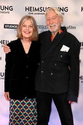 Angela Winkler und Wigand Witting bei der Premiere des Kinofilms Heimsuchung im Kino International. Berlin, 06.10.2026