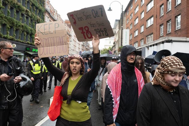 Pro-Palestinian protesters march In London LONDON, UNITED KINGDOM - OCTOBER 7: Pro-Palestinian demonstrators and students take part in a protest on the third anniversary of the October 7, 2023 attacks on Gaza in London, United Kingdom, on October 7, 2026. Protestors called for an end to Israeli military operations in Gaza and expressed solidarity with the Palestinian people. Thomas Krych Anadolu London United Kingdom. Editorial use only. Please get in touch for any other usage. Copyright: x2026xAnadoluxThomasxKrychx