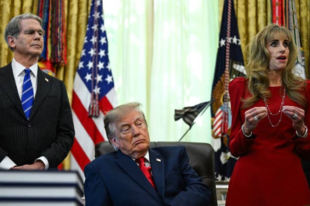 Trump Makes Oval Office Announcement WASHINGTON, DC - OCT. 7: US President Donald Trump makes an announcement on Trump Accounts in the Oval Office on Wednesday, Oct. 7, 2026 at the White House in Washington, D.C. (Photo by Annabelle Gordon Pool For The Washington Post) Washington DC United States Copyright: xPool ABACAx