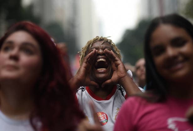 Thousands of demonstrators gathered in downtown Rio de Janeiro RIO DE JANEIRO, BRAZIL - OCTOBER 7: Thousands of demonstrators gathered in downtown in support of presidential candidate Luiz Inacio Lula da Silva (PT) ahead of the second round of Brazil’s presidential election in Rio de Janeiro on October 7, 2026. The demonstration, organized under the name Youth on the Streets for Democracy, began at Candelaria and continued with a march toward Cinelandia. Students gathered at noon for an event organized by the Rio de Janeiro State Students’ Union (UEE-RJ) as a peaceful demonstration in defense of democracy, student rights, education and equality. Fabio Teixeira Anadolu Rio de Janeiro Brazil. Editorial use only. Please get in touch for an Copyright: x2026xAnadoluxFabioxTeixeirax