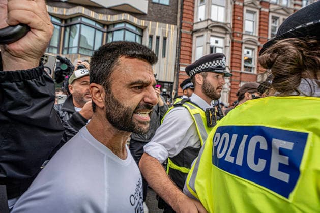 Pro-Israeil counter protestors challenge pro-Palestine demonstrators in London, UK - 7 OCT 2026. A protester seen chanting slogans behind the police cordon separating pro-Israeli counter-protestors from pro-Palestine demonstrators in central London on the 3rd anniversary of Hamas attack. Pro-Palestine activists from Central London Universities chose the 3rd anniversary of the October 7th attack by Hamas to protest against Israel’s war on Gaza. They clashed en route with pro-Israeli counter protestors. The demonstration was arranged by an inter-uni coalition that includes King’s College and LSE. London United Kingdom Copyright: xLabxMox xSOPAxImagesx LabMO_Oct_7th_Uni_Protest_SOPA_11