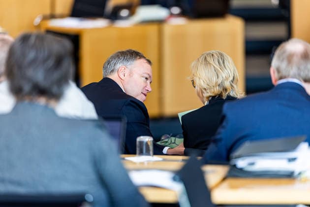 08.10.2026, GER, News Politik, 8.Wahlperiode, 57.Plenarsitzung im Plenarsaal Thüringer Landtag Mario Voigt (CDU) gemeinsam mit Katja Wolf (Thüringen.Gerecht) 99096 Erfurt Thueringer Landtag Thüringen Deutschland