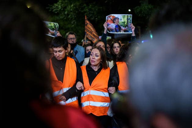 Farewell, Maricarmen Protest from Puerta del Sol to Maricarmen’s Home: Dozens of people took part in the Farewell, Maricarmen protest, marching from Puerta del Sol to Maricarmen’s home, on October 8, 2026, in Madrid, Spain. Many people have left candles, flowers, and signs of encouragement next to the doorway of the home from which Maricarmen was evicted two weeks ago, hours after news broke of the death of the 87-year-old woman. To profit from homes is to traffic in lives. Let no more lives be lost over housing. Thank you, Maricarmen, reads one of the messages of gratitude. OCTOBER 8, 2026 PROTEST MARCH MARICARMEN TRIBUTE EVICTION EVICTED WOMAN SIGNS CANDLES Madrid Madrid, Spain Copyright: xMatiasxChiofalox 7830215