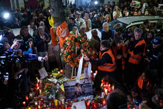 Farewell, Maricarmen Protest from Puerta del Sol to Maricarmen’s Home: Dozens of people leave flowers and candles during the Farewell, Maricarmen protest at Maricarmen’s home, on October 8, 2026, in Madrid, Spain. Many people have left candles, flowers, and signs of encouragement next to the doorway from which Maricarmen was evicted two weeks ago, hours after news broke of the death of the 87-year-old woman. To profit from homes is to traffic in lives. Let no more lives be lost over housing. Thank you, Maricarmen, reads one of the messages of gratitude OCTOBER 8, 2026 PROTEST MARICARMEN TRIBUTE EVICTION EVICTED PERSON SIGNS CANDLES Madrid Madrid, Spain Copyright: xMatiasxChiofalox 7830216