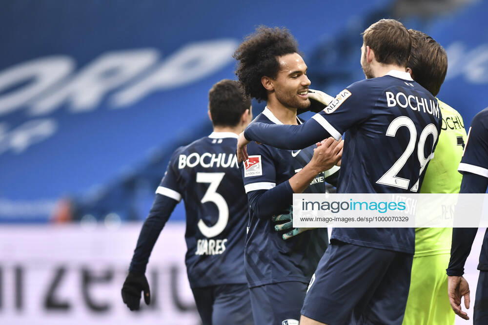 Schlussjubel Schlußjubel Emotion Freude der Mannschaft von Bochum 02.01.2021 Fussball, 2.Bundesliga, VfL Bochum vs. Darmstadt 98, Vonovia Ruhrstadion, Bochum, DFB DFL REGULATIONS PROHIBIT ANY USE OF PHOTOGRAPHS AS IMAGE SEQUENCES AND OR QUASI-VIDEO