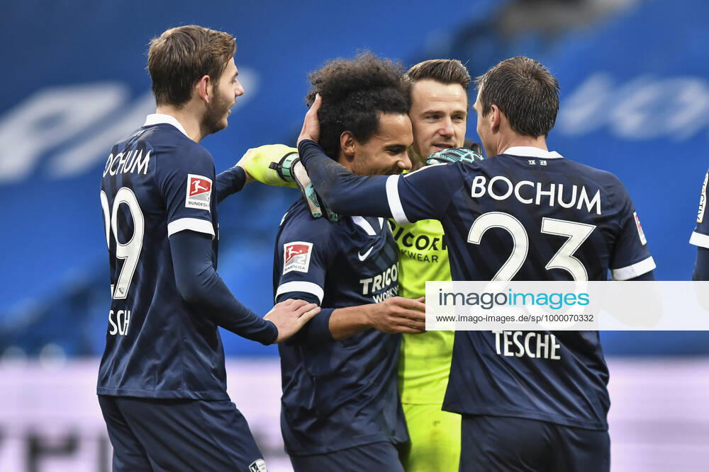 Schlussjubel Schlußjubel Emotion Freude der Mannschaft von Bochum 02.01.2021 Fussball, 2.Bundesliga, VfL Bochum vs. Darmstadt 98, Vonovia Ruhrstadion, Bochum, DFB DFL REGULATIONS PROHIBIT ANY USE OF PHOTOGRAPHS AS IMAGE SEQUENCES AND OR QUASI-VIDEO