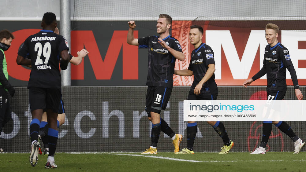 Jubel nach dem Tor zum 1:0, jubelnd, bejubelt, jubelt, jubeln, emotionen um den Torschuetzen Dennis Srbeny (SC Paderborn 07) 2. v. li. , Deutschland, Paderborn, Benteler-Arena, 23.01.2021,, emonline, despor, deonline, SC Paderborn 07 - FC Wuerzburger Kickers, Fussball, 2. Bundesliga DFL REGULATIONS PROHIBIT ANY USE OF PHOTOGRAPHS AS IMAGE SEQUENCES AND OR QUASI-VIDEO.