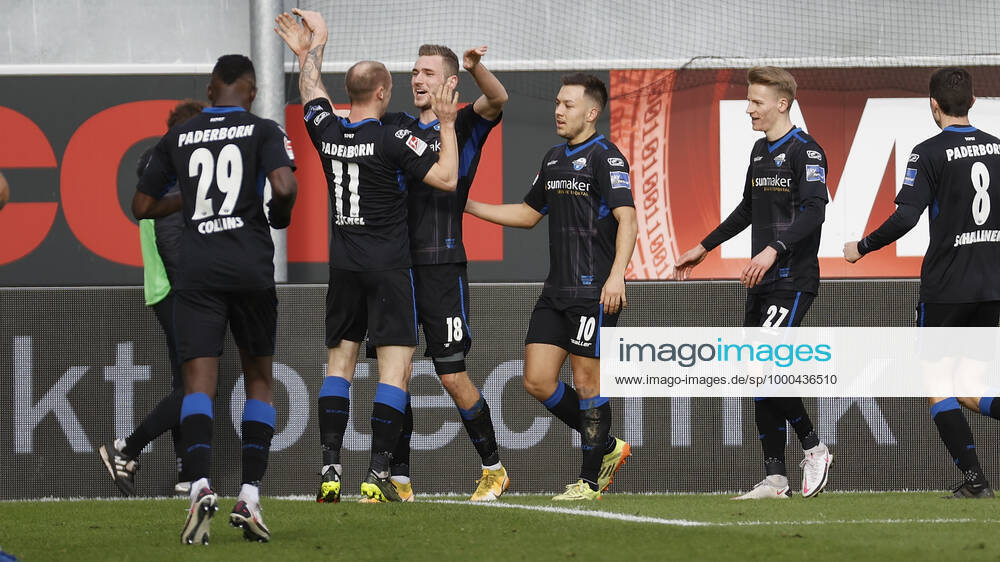Jubel nach dem Tor zum 1:0, jubelnd, bejubelt, jubelt, jubeln, emotionen v. li. Jamilu Collins (SC Paderborn 07), Sven Michel (SC Paderborn 07), Torschuetze Dennis Srbeny (SC Paderborn 07), Julian Justvan (SC Paderborn 07), Chris Fuehrich (SC Paderborn 07) und Ron Schallenberg (SC Paderborn 07), Deutschland, Paderborn, Benteler-Arena, 23.01.2021,, emonline, despor, deonline, SC Paderborn 07 - FC Wuerzburger Kickers, Fussball, 2. Bundesliga DFL REGULATIONS PROHIBIT ANY USE OF PHOTOGRAPHS AS IMAGE SEQUENCES AND OR QUASI-VIDEO.