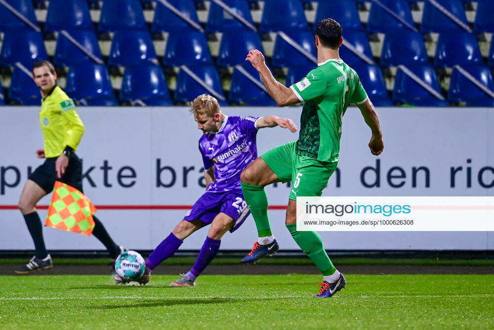 Fußball 2. Bundesliga 18. Spieltag VfL Osnabrück - SpVgg Greuther Fürth am 26.11.2020 im Stadion an der Bremer Brücke in Osnabrück Bryan Henning ( Osnabrück ) DFL regulations prohibit any use of photographs as image sequences and or quasi-video.
