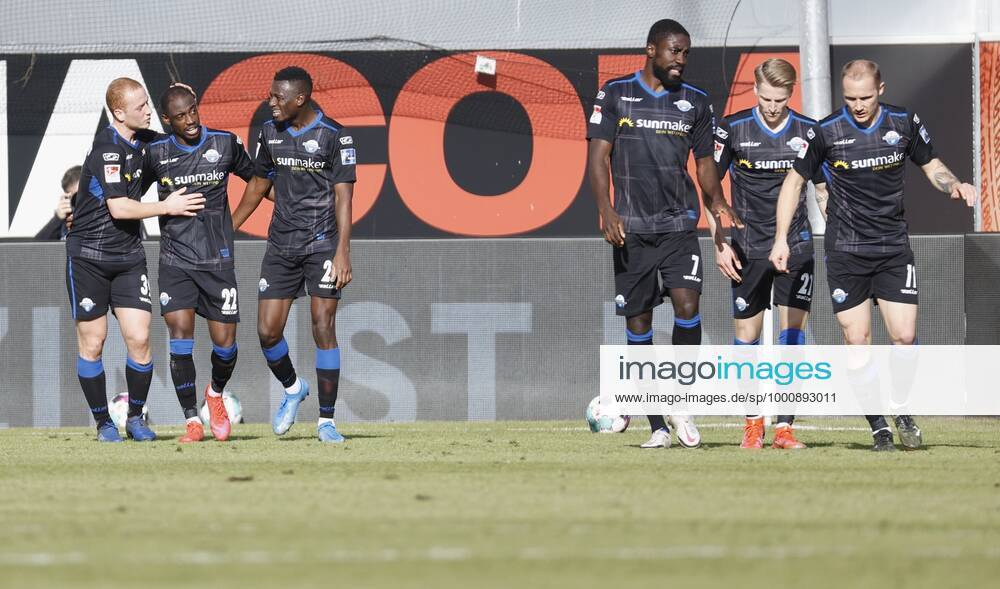 Jubel nach dem Tor zum 2:1, jubelnd, bejubelt, jubelt, jubeln, emotionen, v. li. Jamilu Collins (SC Paderborn 07), Torschuetze Christopher Antwi-Adjei (SC Paderborn 07), Jamilu Collins (SC Paderborn 07), Prince Osei Owusu (SC Paderborn 07), Chris Fuehrich (SC Paderborn 07) und Sven Michel (SC Paderborn 07), 20.02.2021, Fussball, 2. Bundesliga 2020 2021, 22. Spieltag, SC Paderborn 07 - SV Sandhausen, GER, Benteler-Arena in Paderborn, DFL REGULATIONS PROHIBIT ANY USE OF PHOTOGRAPHS AS IMAGE SEQUENCES AND OR QUASI-VIDEO.