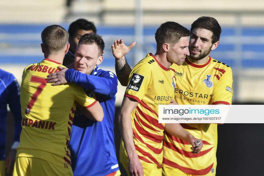 Schlussjubel Schlußjubel Emotion Freude der Mannschaft von Duisburg 28.02.2021 Fussball, 3.Liga, KFC Uerdingen 05 vs. MSV Duisburg, Stadion am Lotter Kreuz, Lotte (Westfalen), DFB DFL REGULATIONS PROHIBIT ANY USE OF PHOTOGRAPHS AS IMAGE SEQUENCES AND OR QUASI-VIDEO