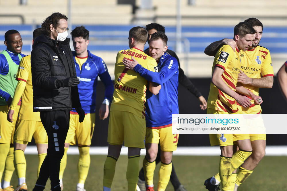 Schlussjubel Schlußjubel Emotion Freude der Mannschaft von Duisburg 28.02.2021 Fussball, 3.Liga, KFC Uerdingen 05 vs. MSV Duisburg, Stadion am Lotter Kreuz, Lotte (Westfalen), DFB DFL REGULATIONS PROHIBIT ANY USE OF PHOTOGRAPHS AS IMAGE SEQUENCES AND OR QUASI-VIDEO