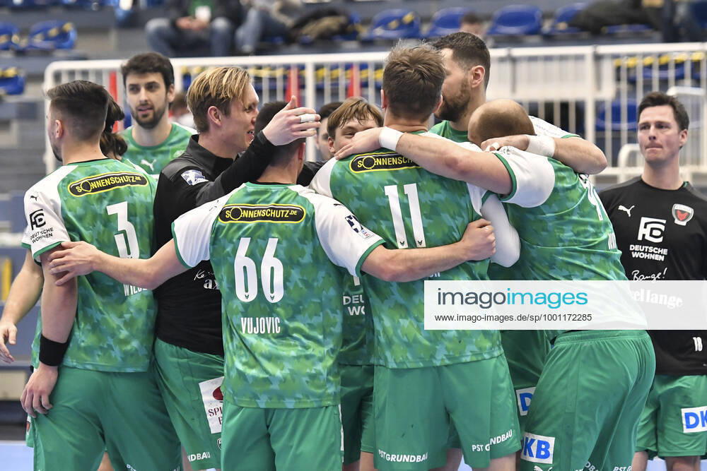 Schlussjubel Schlußjubel Emotion Freude der Mannschaft von Berlin 07.03.2021 Handball, 1.Bundesliga, TUSEM Essen vs. Fuechse Berlin, Arena am Hallo, Essen,