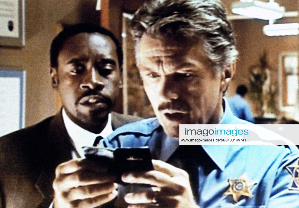 PICKET FENCES, (from left): Don Cheadle, Tom Skerritt, 1992-96. TM and Copyright 20th Century Fox Film Corp. All rights reserved, Courtesy: Everett Collection 20thCentFox Courtesy Everett Collection !ACHTUNG AUFNAHMEDATUM GESCHÄTZT! PUBLICATIONXNOTxINxCANxCHNxFRAxITAxJPNxNORxPOLxRUSxESPxUKxUSA