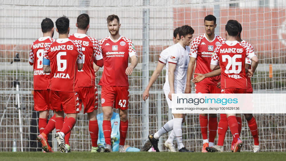 Jubel nach dem Tor zum 1:0, jubelnd, bejubelt, jubelt, jubeln, emotionen um den Torschuetzen Alexander Hack (1. FSV Mainz 05) m., 25.03.2021 - Fussball - Saison 2020 2021 - Testspiel Freundschaftsspiel: FSV Mainz 05 - 1. FC Nürnberg FCN - HMB -