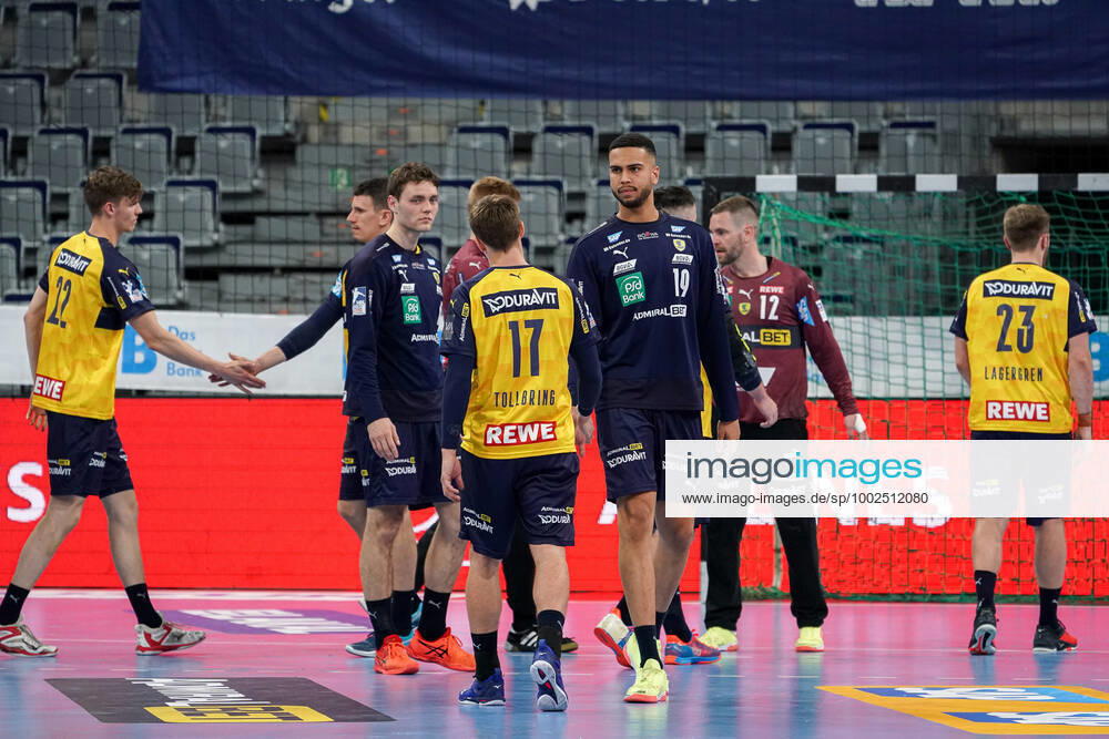 Spieler der Rhein-Neckar-Löwen, enttäuscht über die Niederlage, Enttäuschung nach dem Schlusspfiff, Highlight, Verlierer, verloren, Frustration, disappointed, pessimistisch, 06.05.2021, Mannheim (Deutschland), Handball, Bundesliga, Rhein-Neckar Löwen - Füchse Berlin