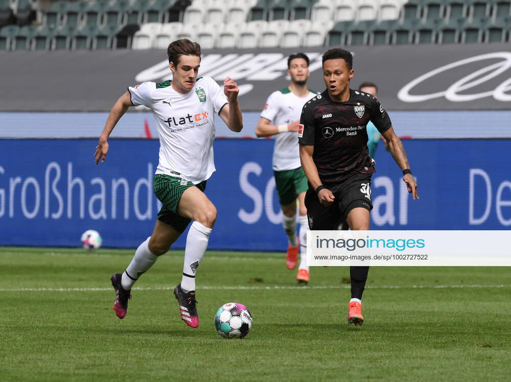 Florian Neuhaus (Borussia Moenchengladbach), li., gegen Roberto Massimo (VfB Stuttgart) 15.05.2021, Fussball GER, Saison 2020 2021, 1. Bundesliga, 33. Spieltag, Borussia Mönchengladbach - VfB Stuttgart 1:2, , Foto: TEAM2sportphoto
