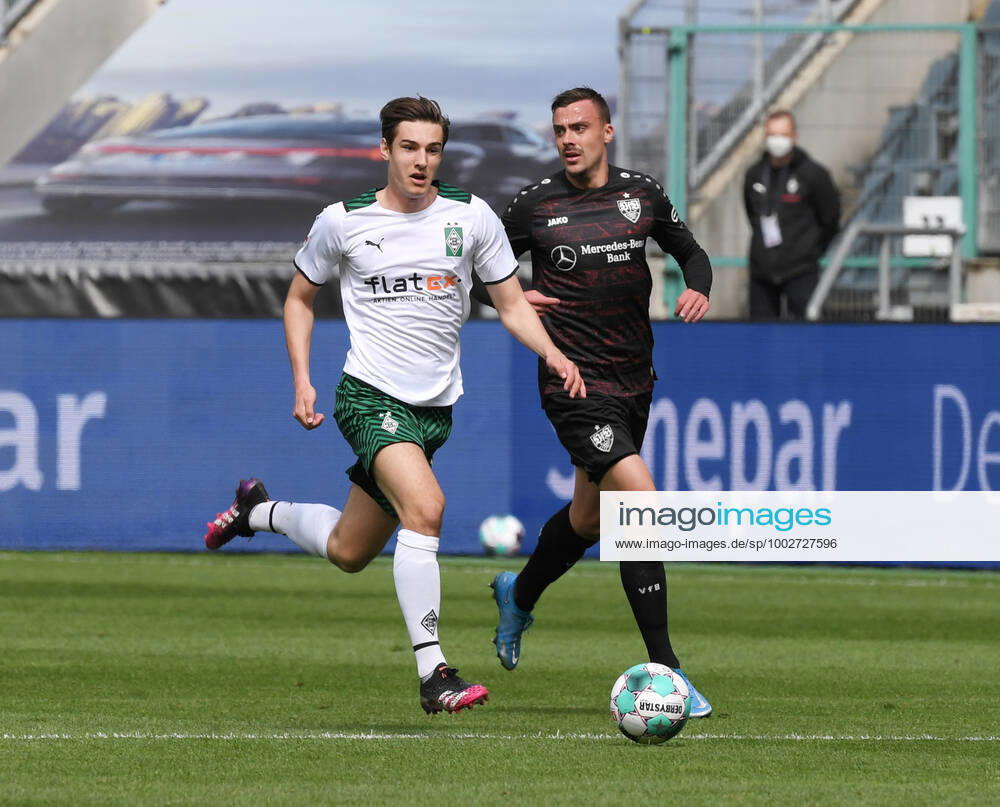 Florian Neuhaus (Borussia Moenchengladbach), li., gegen Philipp Förster (VfB Stuttgart) 15.05.2021, Fussball GER, Saison 2020 2021, 1. Bundesliga, 33. Spieltag, Borussia Mönchengladbach - VfB Stuttgart 1:2, , Foto: TEAM2sportphoto