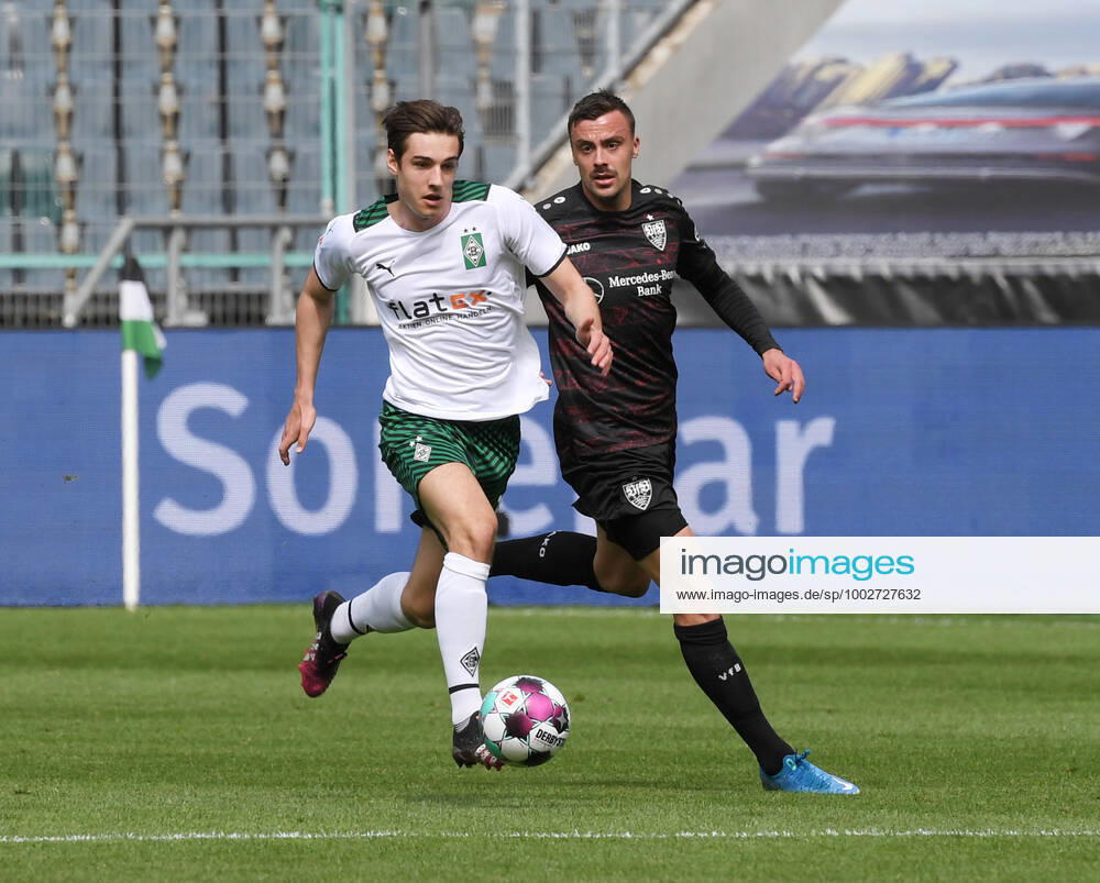 Florian Neuhaus (Borussia Moenchengladbach), li., gegen Philipp Förster (VfB Stuttgart) 15.05.2021, Fussball GER, Saison 2020 2021, 1. Bundesliga, 33. Spieltag, Borussia Mönchengladbach - VfB Stuttgart 1:2, , Foto: TEAM2sportphoto
