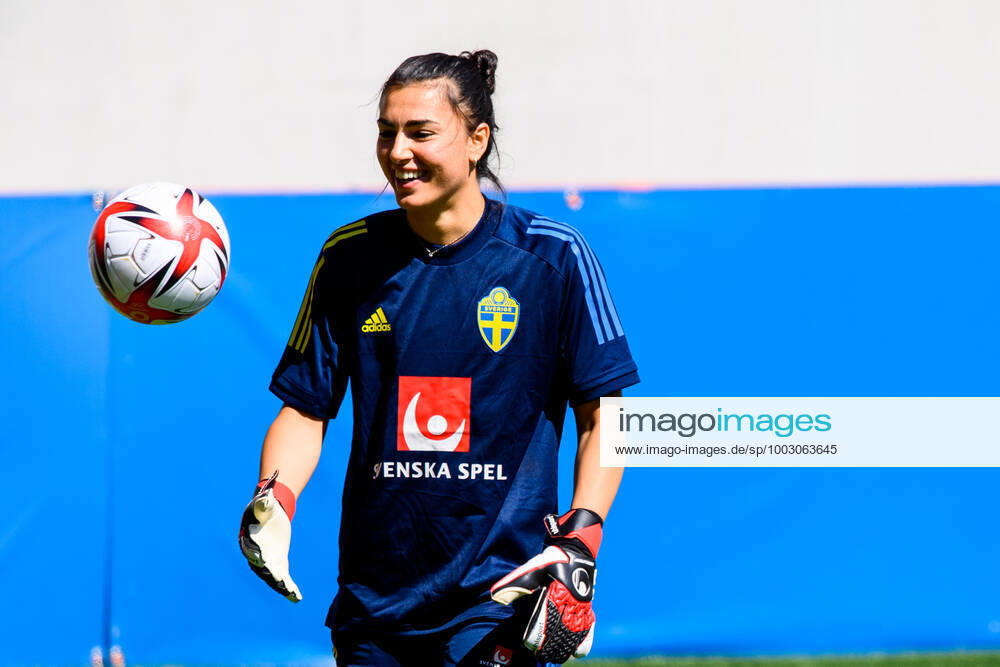 Goalkeeper Zecira Musovic of the Swedish women s national football team during a training session on June 8, 2021 in Kalmar. Photo: Ludvig Thunman BILDBYRAN kod LT LT0177 fotboll football soccer fotball träning practice training sverige sweden dam bbeng