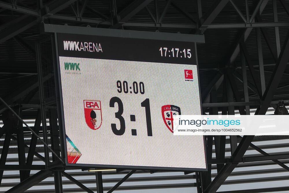Endstand 3:1 auf der Anzeigetafel, FC Augsburg vs. Cagliari Calcio, Testspiel, 31.07.2021 Augsburg Bayern Deutschland