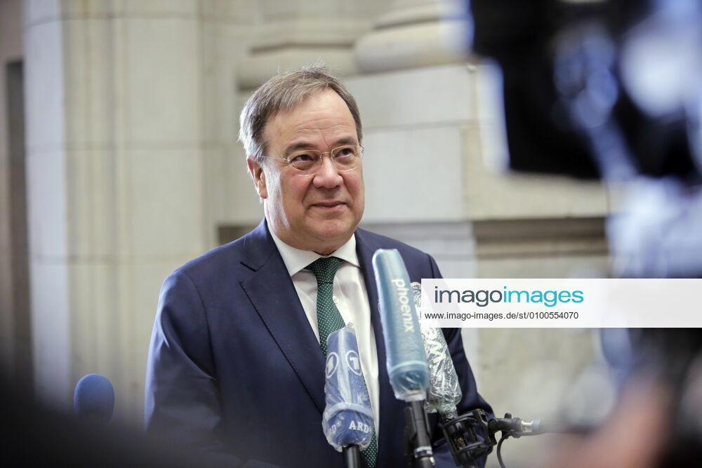 Berlin, Deutschland - 989. Bundesratssitzung. Foto: Armin Laschet, CDU, Ministerpraesident des Landes Nordrhein-Westfalen, bei einem Pressestatement vor Medienvertretern vor Beginn der Bundesratssitzung.