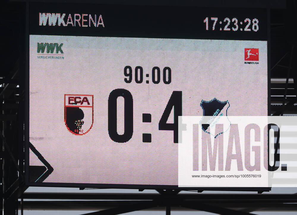 Endstand 0:4, auf der Anzeigetafel; FC Augsburg vs. TSG 1899 Hoffenheim, 1. Spieltag; DFL REGULATIONS PROHIBIT ANY USE OF PHOTOGRAPHS AS IMAGE SEQUENCES AND OR QUASI-VIDEO.