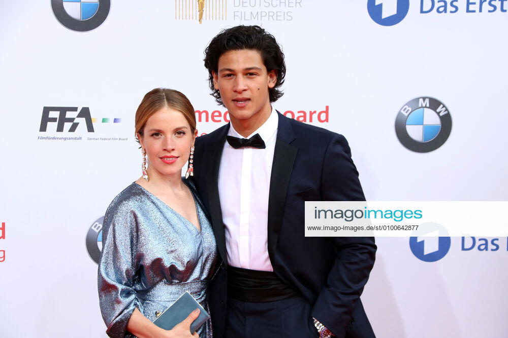 15 Paula Kalenberg und Emilio Sakraya bei der Verleihung der Lola - Deutscher Filmpreis in Berlin, Messehallen, am 27.4.2018. Berlin Deutschland, Germany