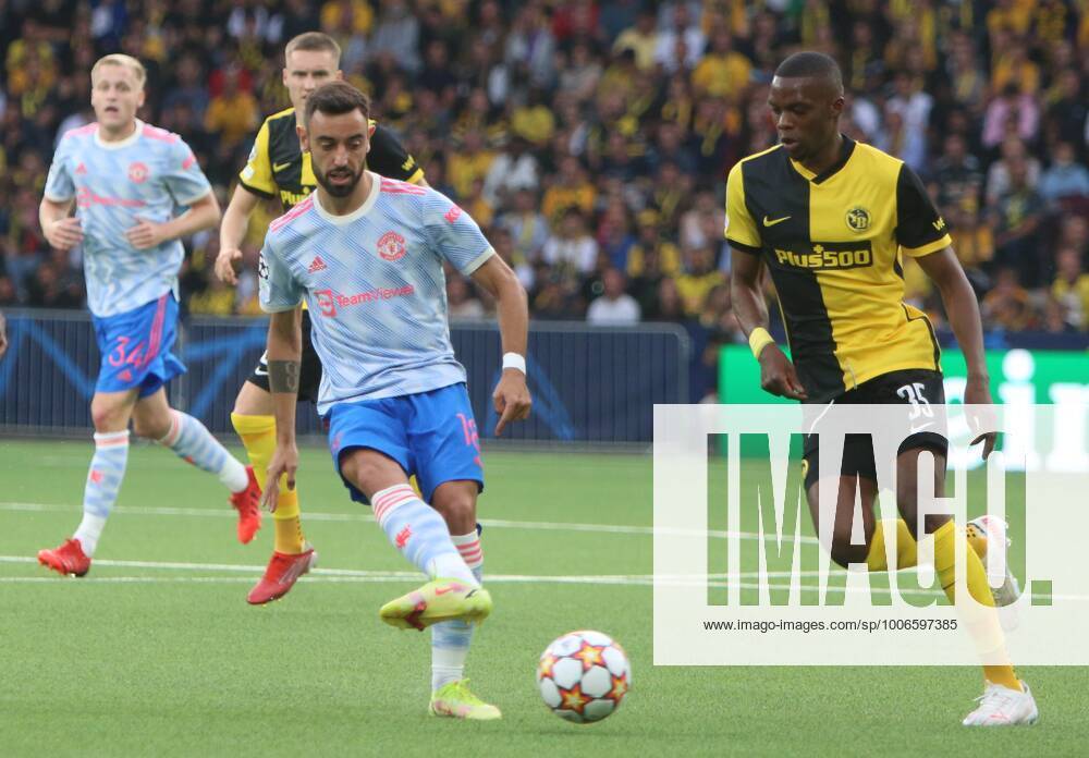 Bruno Fernandes of Manchester United, ManU and Christopher Martins Pereira of Young Boys Berne during the UEFA Champions League, Group Stage, Group F football match between Young Boys Berne and Manchester United on September 14, 2021 at Stade de Suisse in Berne, Switzerland - Photo Laurent Lairys PANORAMIC FOOTBALL : BSC Young Boys vs Manchester United - Ligue des Champions - Berne - 14 09 2021 LaurentLairys Panoramic