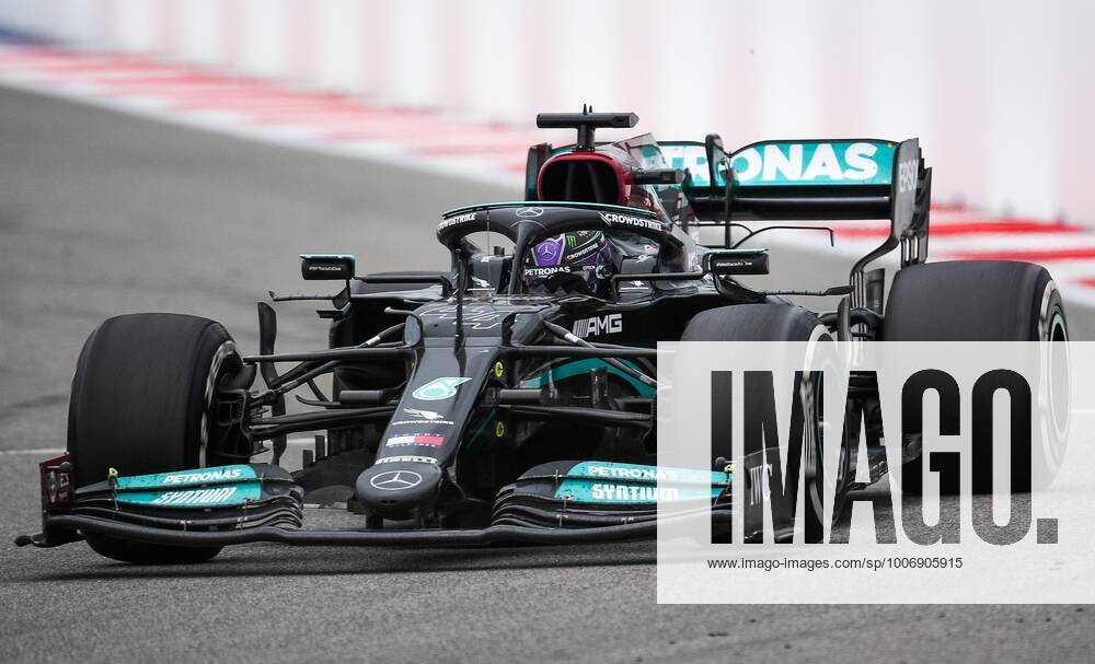 6660159 26.09.2021 British Formula One driver Lewis Hamilton of Mercedes-AMG Petronas competes in the race of the 2021 Formula One Russian Grand Prix at the Sochi Autodrom in Sochi, Russia. Vladimir Astapkovich Sputnik Russia Motor Formula 1 5ea0625fc6d85036