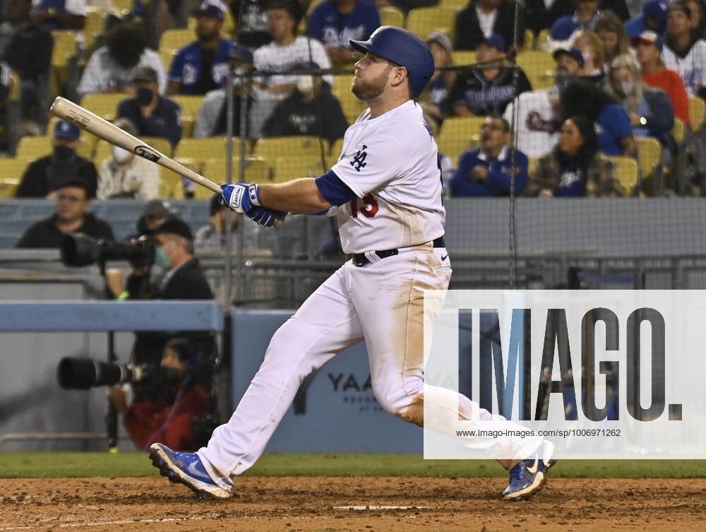 Los Angeles Dodgers Max Muncy hits a solo home run in the eighth inning against the San Diego Padres at Dodger Stadium in Los Angeles on Wednesday, September 29, 2021. The Dodgers defeated the Padres 11-9. LAP2021092917 JIMxRUYMEN