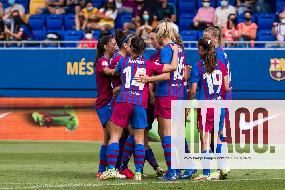 Aitana Bonmati and Fridolina Rolfo of FC Barcelona, Barca Femeni celebrate his goal with his teammates during the Liga Iberdrola match between FC Barcelona Femeni and Deportivo Alaves Femenino at Johan Cruyff Stadium on October 02, 2021 in Sant Joan Despi, Barcelona, Spain. Sant Joan Despi Spain - ZUMAa181 20211002_zaa_a181_027