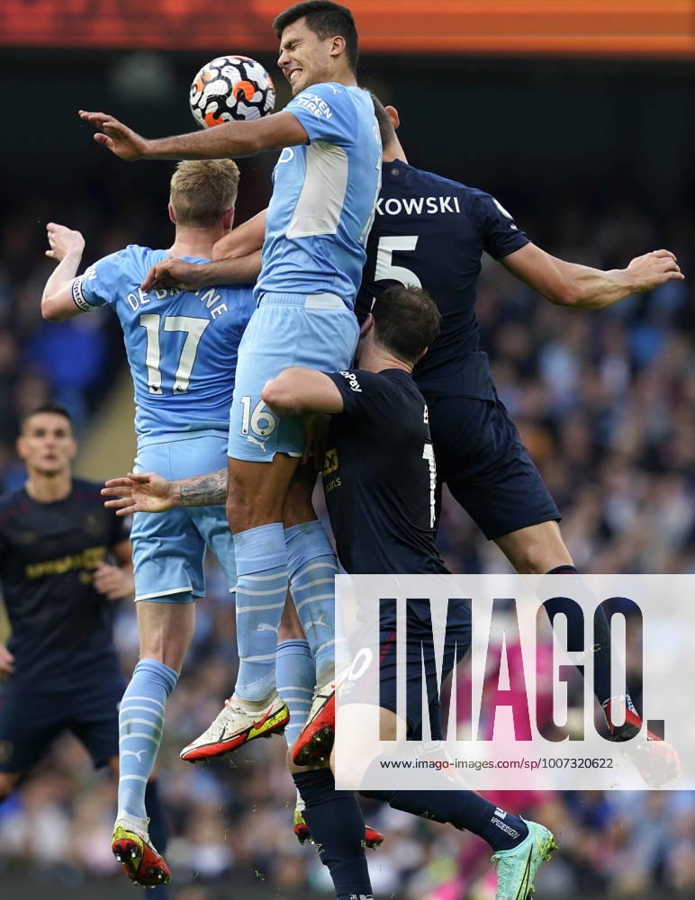 Manchester, England, 16th October 2021. Rodrigo of Manchester City (C) wins a header during the Premier League match at the Etihad Stadium, Manchester. Picture credit should read: Andrew Yates Sportimage . SPI-1247-0016