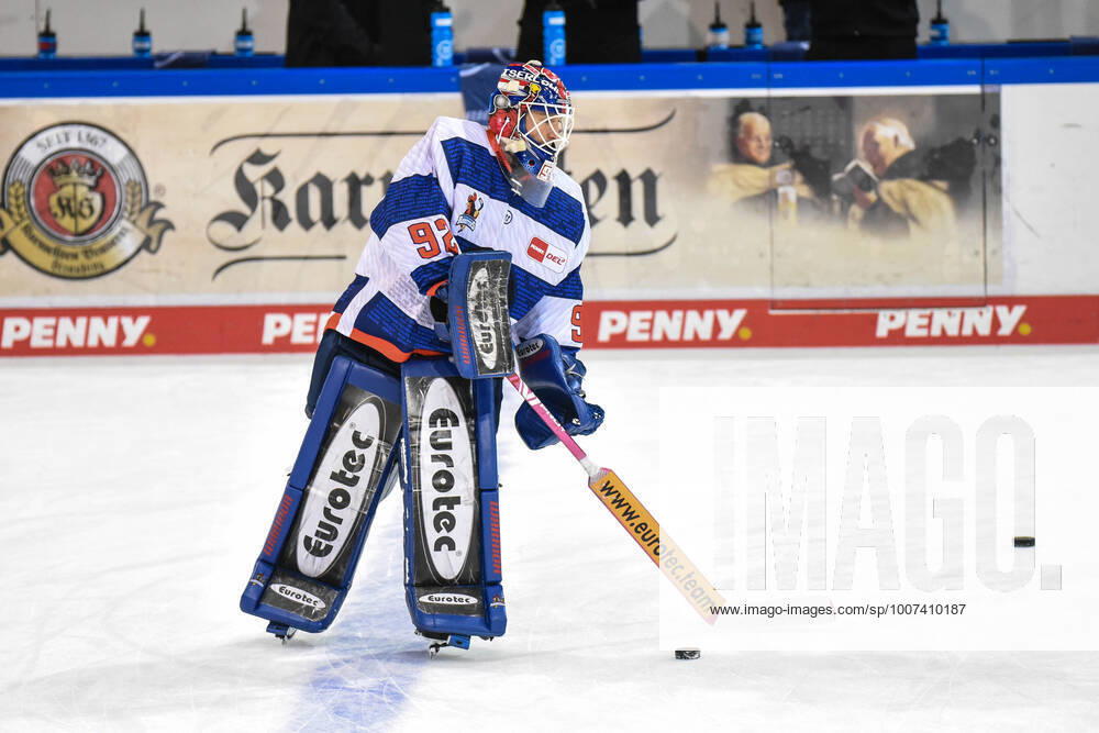 Straubing Tigers vs. Iserlohn Roosters, Eishockey, Deutsche Eishockey Liga, 14.Spieltag, Saison 2021 2022, 19.10.2021 Andreas Jenike (Iserlohn Roosters), Eishockey Herren, DEL, 14.Spieltag, Saison 2021 2022 am 19.10.2021 im Eisstadion am Pulverturm, Straubing Tigers (schwarz) Iserlohn Roosters (weiss) Foto: Hockeypics Eva Fuchs