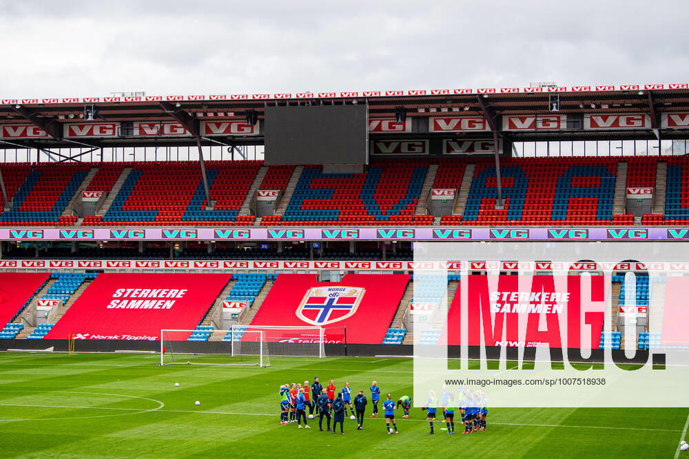 Players and staff of the Norwegian women s national football team during a training session on October 24, 2021 at Ullevaal stadion in Oslo. Photo: Vegard Wivestad Grott BILDBYRAN kod VG VG0189 bbeng fotboll football soccer fotball vm-kval kval fifa women s world cup qualifier qualifier träning practice training trening norge norway dam arena