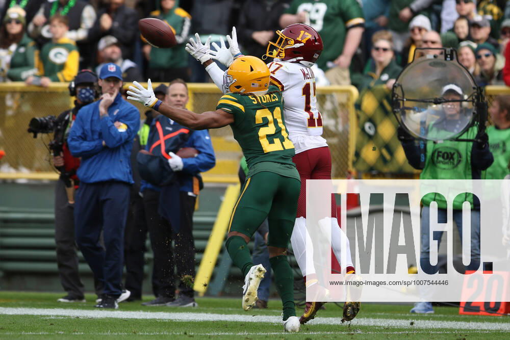 GREEN BAY, WI - OCTOBER 24: Green Bay Packers cornerback Eric Stokes (21) breaks up a pass intended for Washington Football Team wide receiver Terry McLaurin (17) during a game between the Green Bay Packers and the Washington Football Team at Lambeau Field on October 24, 2021 in Green Bay, WI. (Photo by Larry Radloff Icon Sportswire) NFL, American Football Herren, USA OCT 24 Washington Football Team at Packers Icon2110241819