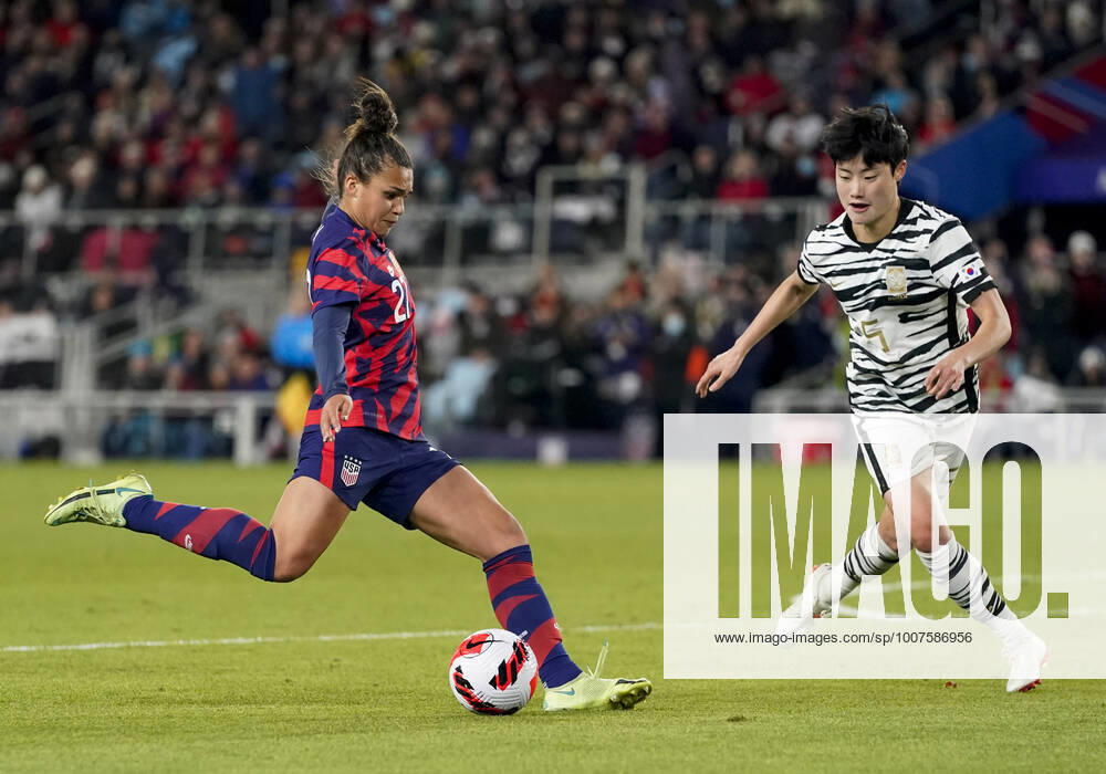 SAINT PAUL, MN - OCTOBER 26: United States forward Sophia Smith (27) takes a shot on goal during the second half of a friendly soccer match between Korea Republic and the United States on Oct 26, 2021 at Allianz Field in Saint Paul, MN. (Photo by Nick Wosika Icon Sportswire) SOCCER: OCT 26 Women s - USA v Korea Icon2021102608