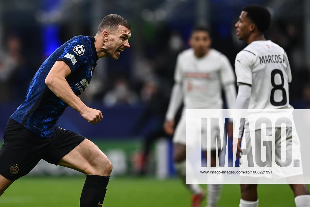 Db Milano 24 11 2021 - Champions League Inter-Shakhtar Donetsk foto Daniele Buffa Image nella foto: esultanza gol Edin Dzeko