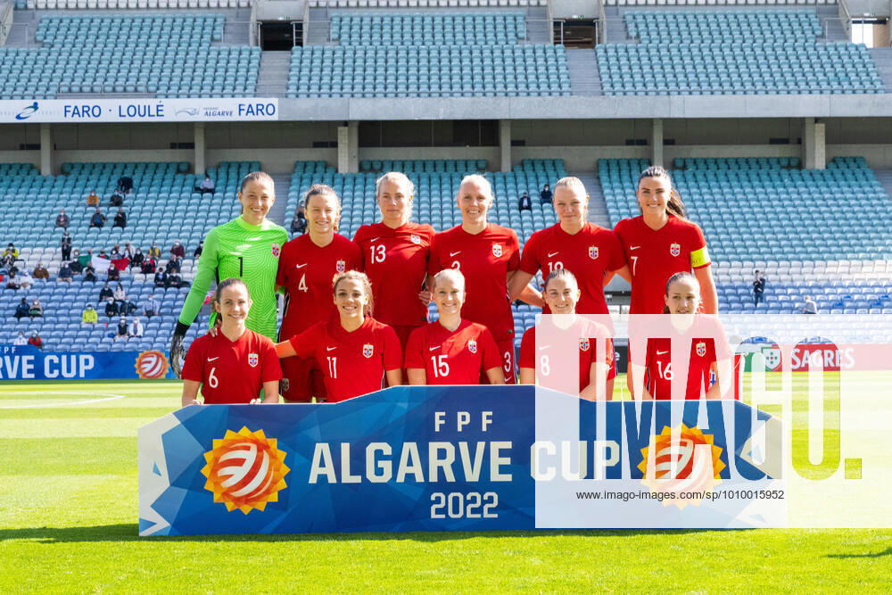 Goalkeeper Cecilie Haustaker Fiskerstrand, Synne Skinnes Hansen, Guro Bergsvand, Maria Thorisdottir, Frida Leonhardsen Maanum, Ingrid Syrstad Engen, Tuva Hansen, Celin Bizet Ildhusoy, Amalie Vevle Eikeland, Vilde Boe Risa and Elise Hove Thorsnes of Norway ahead of the Algarve Cup football match between Italy and Norway on February 20, 2022 in Faro. Photo: Ludvig Thunman BILDBYRAN kod LT LT0281 fotboll football soccer fotball algarve cup italien italy norge norway dam bbeng women women s