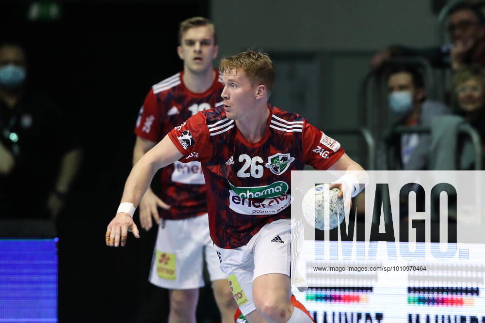 Jonathan Edvardsson (TSV Hannover-Burgdorf,26) - Handball Bundesliga Saison 2021-2022 SC Magdeburg vs. TSV Hannover-Burgdorf in der GETEC Arena in Magdeburg - Aktion,Mann,Männer,Handball,Deutschland