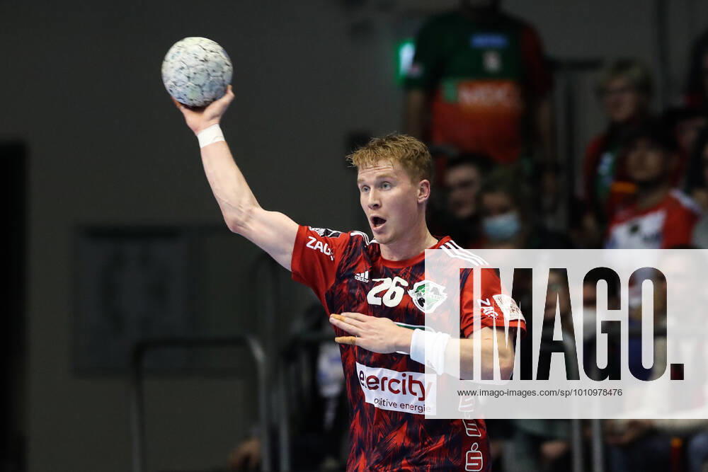 Jonathan Edvardsson (TSV Hannover-Burgdorf,26) - Handball Bundesliga Saison 2021-2022 SC Magdeburg vs. TSV Hannover-Burgdorf in der GETEC Arena in Magdeburg - Einzelbild,Aktion,Mann,Männer,Handball,Deutschland