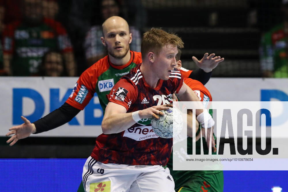 Jonathan Edvardsson (TSV Hannover-Burgdorf,26) - Handball Bundesliga Saison 2021-2022 SC Magdeburg vs. TSV Hannover-Burgdorf in der GETEC Arena in Magdeburg - Aktion,Mann,Männer,Handball,Deutschland