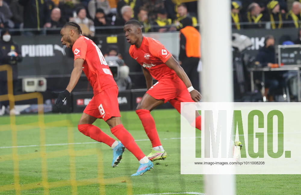 Christopher Nkunku (RB Leipzig 18) bejubelt das 3:0, Borussia Dortmund - RB Leipzig, Fussball, 1. Bundesliga, 28. Spieltag, 02.04.2022, DFL REGULATIONS PROHIBIT ANY USE OF PHOTOGRAPHS AS IMAGE SEQUENCES AND OR QUASI-hVIDEO, Borussia Dortmund - RB Leipzig, Fussball, 1. Bundesliga, 28. Spieltag, 02.04.2022 Dortmund