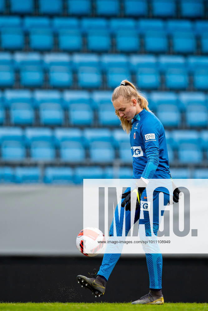 Goalkeeper Sunniva Skoglund of the Norwegian women s national football team during a training session on April 6, 2022 in Sandefjord. Photo: Vegard Grott BILDBYRAN kod VG VG0260 bbeng fotboll football soccer fotball vm-kval kval fifa women s world cup qualifier qualifier träning practice training trening norge norway dam